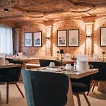 Swiss Alpine Allalin Hotell