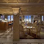 Swiss Alpine Allalin Hotell