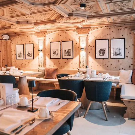 Swiss Alpine Allalin Ξενοδοχείο 4*